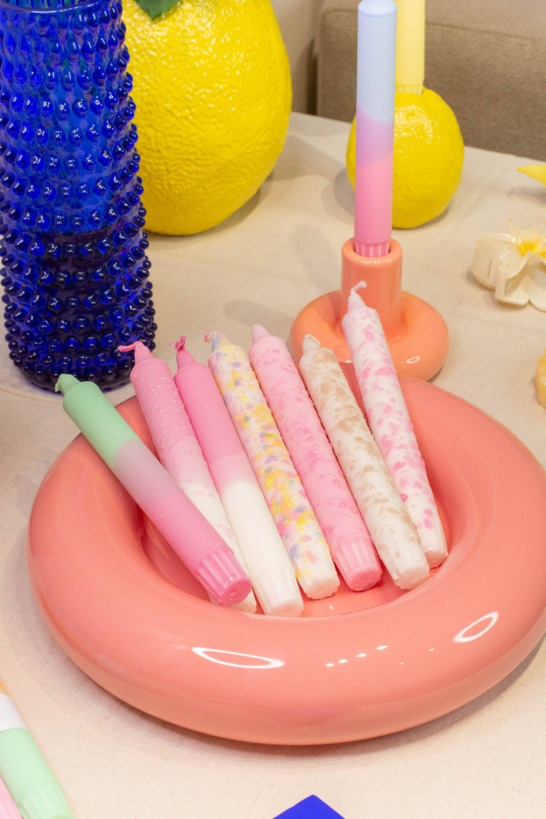 Kaars met pastelroze confetti