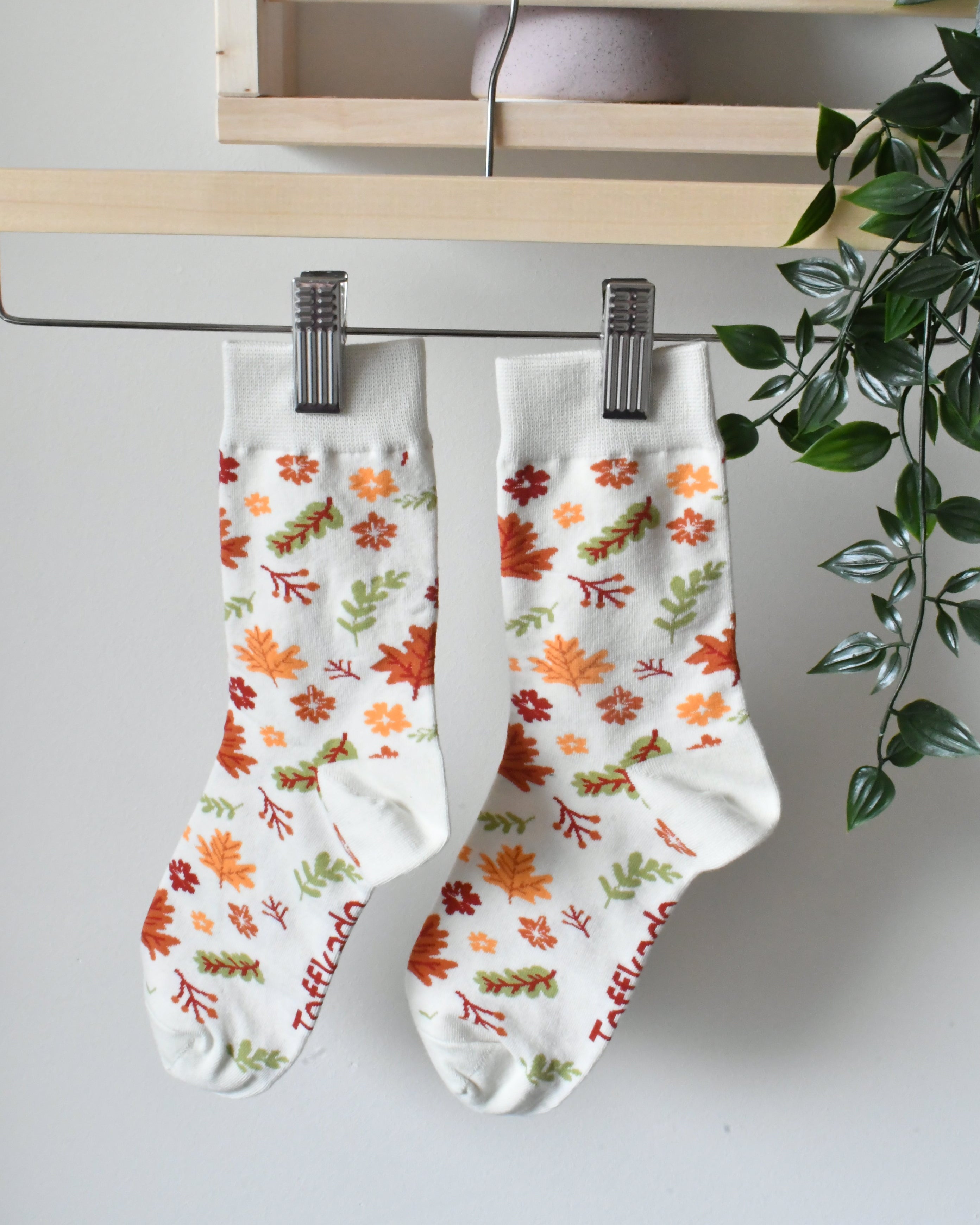 Sokken Dancing on Leaves