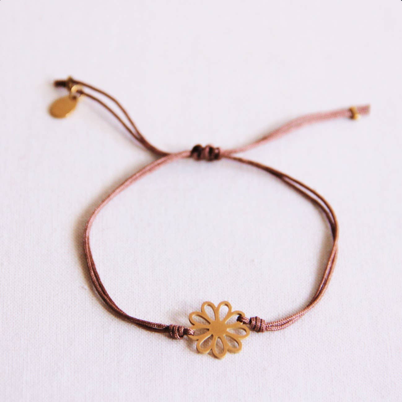 Satijnen armband met open bloem – mokka