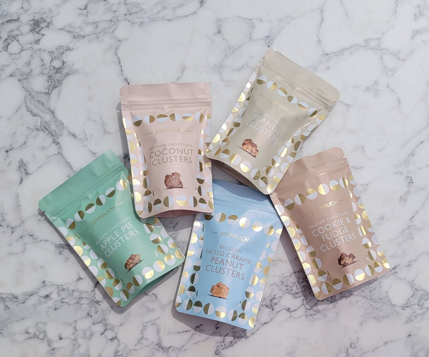 Clusters van Belgische chocolade-appeltaart