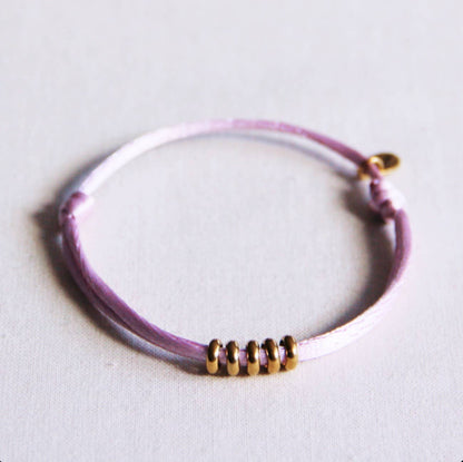 Satijnen armband met ringen — lila/goud